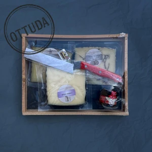 Набор Манчего овечьих сыров с доской и джемом 3х150гр